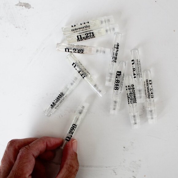 noteworthy scents  - 11 samples - Picture 1 of 5